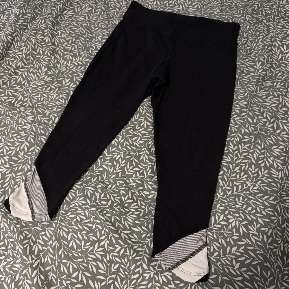Lululemon Athletic Crop Leggings Size 2 Black White Stripe Cuff Capri Yoga Pants
